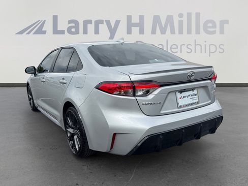 Used 2023 Toyota Corolla SE image 3