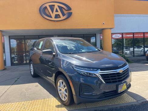 Used 2022 Chevrolet Equinox LS image 1