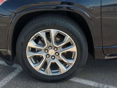Used 2020 Chevrolet Traverse Premier w/ LPO, Blackout Package AWD/4WD image 13
