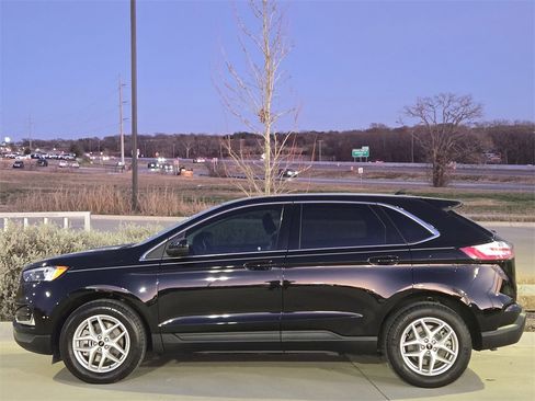 Used 2023 Ford Edge SEL w/ Convenience Package image 4