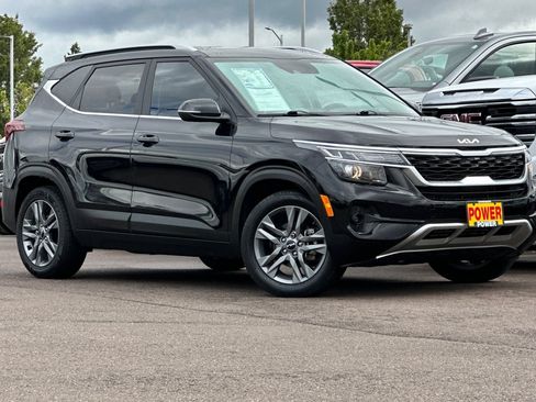 Used 2023 Kia Seltos S w/ Navigation Package FWD image 2