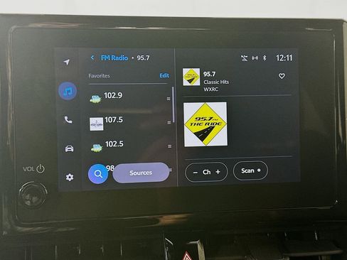 Used 2024 Toyota Corolla SE image 17