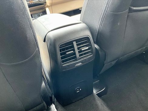 Used 2021 Ford Escape SE image 32