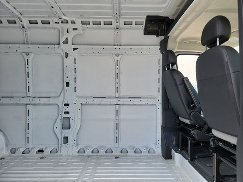 Used 2026 RAM ProMaster 2500 w/ Convenience Group FWD image 11