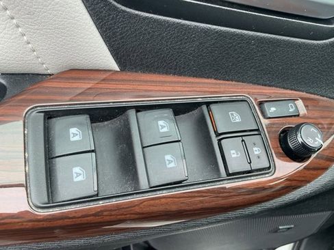 Used 2018 Toyota Sienna Limited Premium image 10