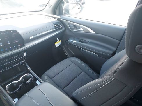 New 2026 Chevrolet Traverse LT w/ Enhanced Driving Package FWD image 11