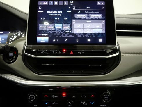 Used 2023 Jeep Compass Limited w/ Sun and Sound Group image 21