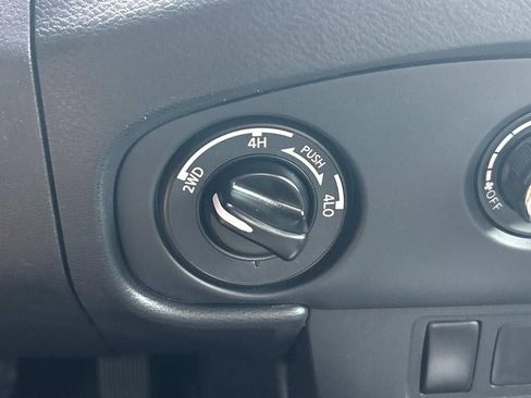 Used 2022 Nissan Frontier SV w/ Technology Package AWD/4WD image 31