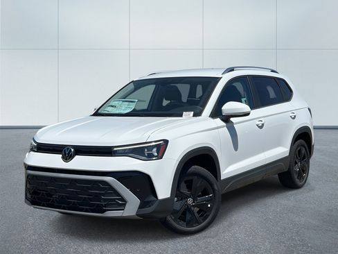 New 2025 Volkswagen Taos SE image 1