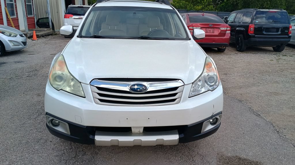Used 2011 Subaru Outback 3.6R Limited w/ PWR Moonroof Pkg AWD/4WD image 3