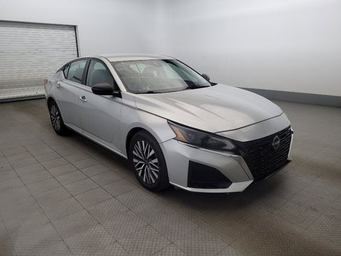 Used 2024 Nissan Altima 2.5 SV image 13