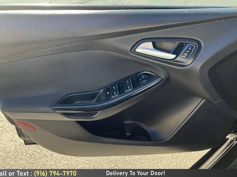 Used 2016 Ford Focus Titanium FWD image 18