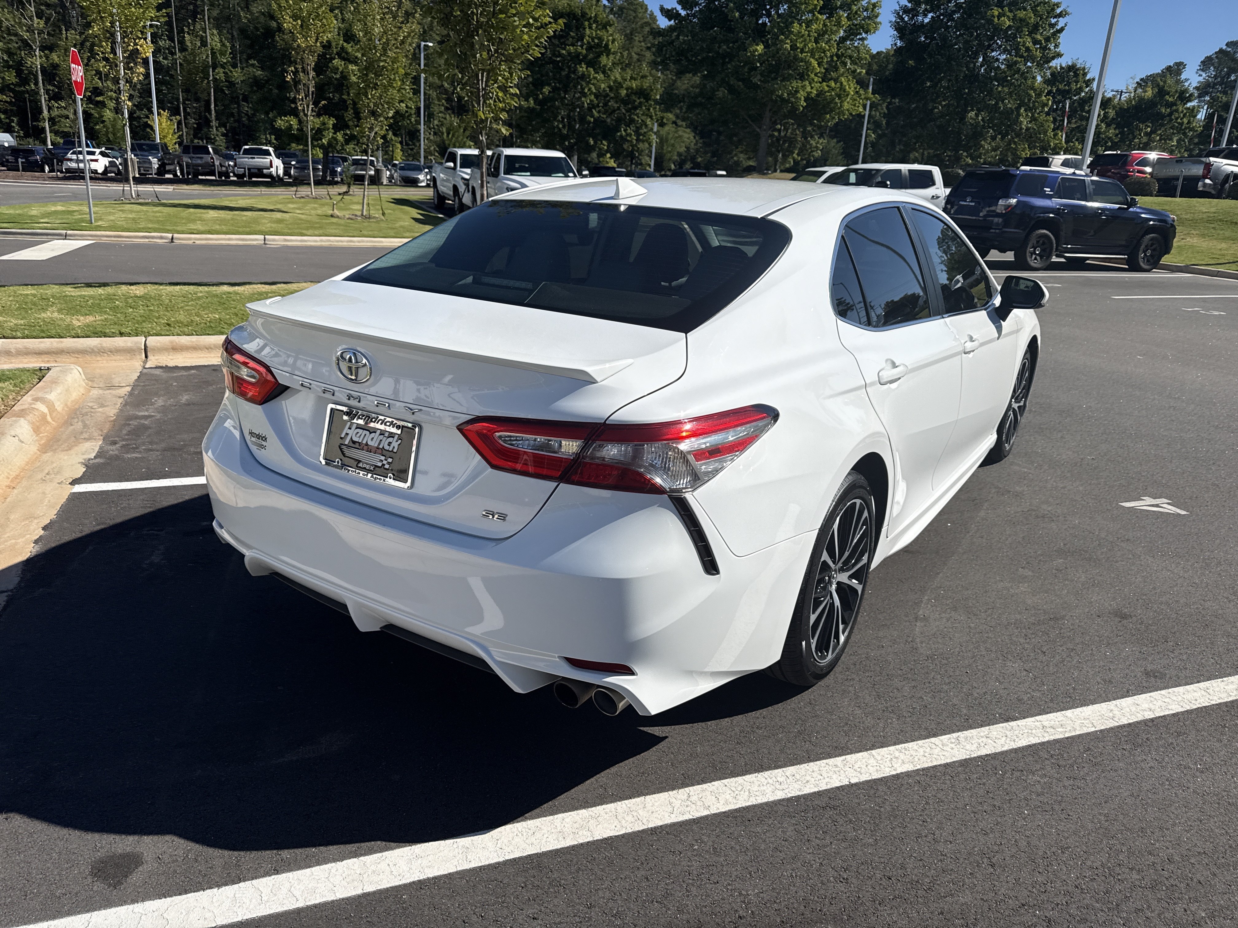 Used 2019 Toyota Camry SE FWD image 13