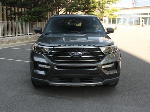 Used 2020 Ford Explorer XLT w/ Equipment Group 202A AWD/4WD image 3