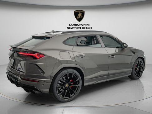 Used 2022 Lamborghini Urus AWD/4WD image 7