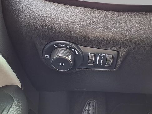 Used 2025 Jeep Compass Limited AWD/4WD image 16