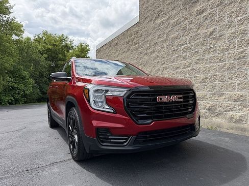 Used 2023 GMC Terrain SLE w/ Driver Convenience Package FWD image 1