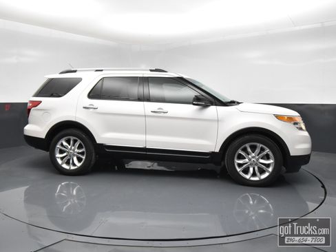 Used 2015 Ford Explorer XLT w/ Equipment Group 202A FWD image 49