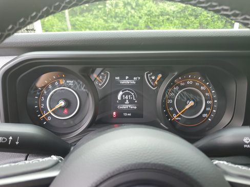 New 2025 Jeep Gladiator Sport image 15