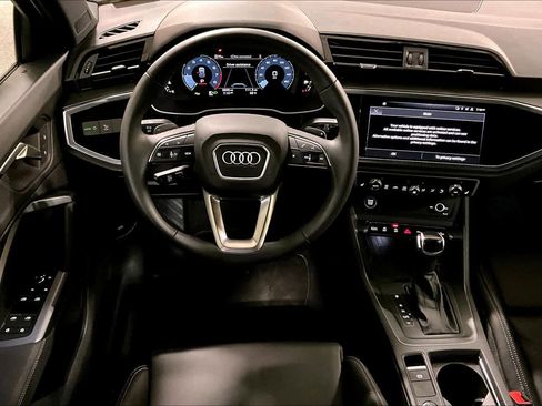 Used 2025 Audi Q3 2.0T Premium w/ Convenience Package image 6
