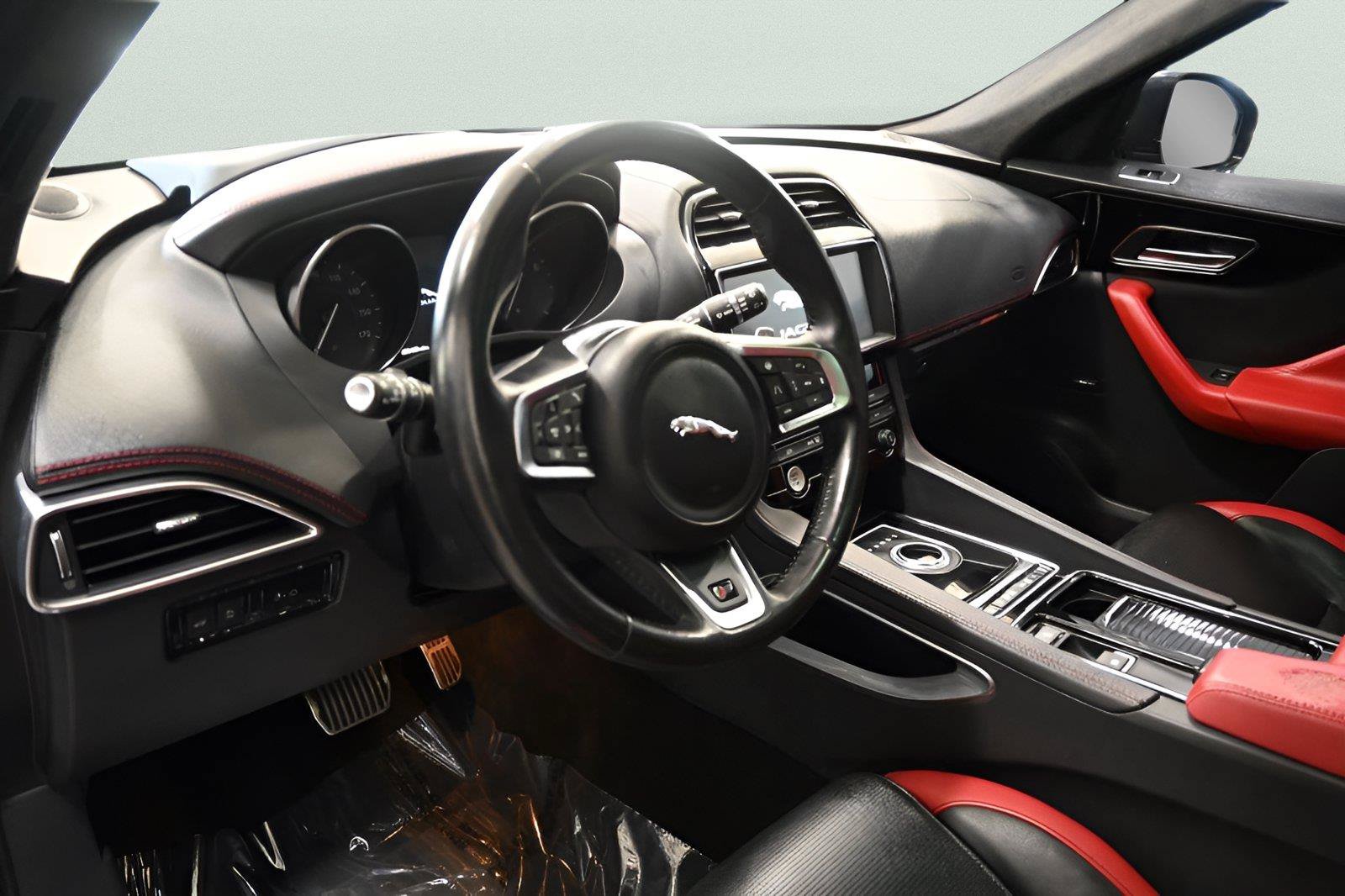 Used 2020 Jaguar F-PACE S AWD/4WD image 10