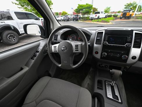 Used 2018 Nissan Frontier SV AWD/4WD image 32