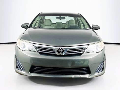 Used 2012 Toyota Camry L image 2