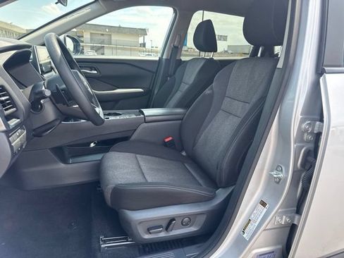 Used 2024 Nissan Rogue SV FWD image 18