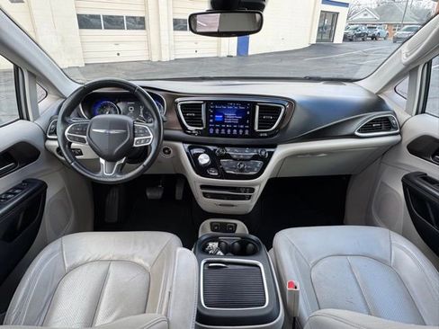 Used 2017 Chrysler Pacifica Touring-L Plus w/ Advanced Safetytec Group image 17