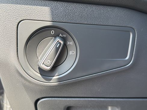Used 2022 Volkswagen Tiguan SE FWD image 35
