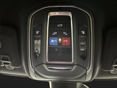 Used 2025 Jeep Grand Cherokee Limited w/ Black Appearance Package image 25