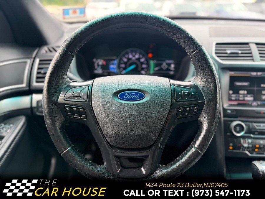 Used 2016 Ford Explorer XLT w/ Equipment Group 202A AWD/4WD image 29