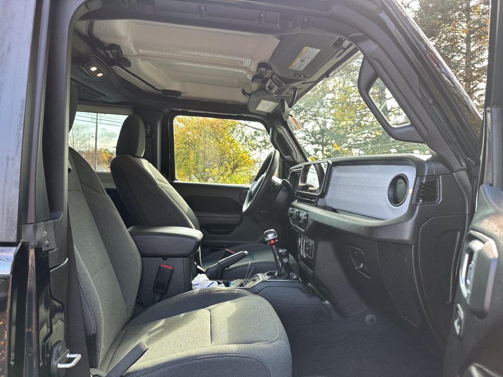 Used 2025 Jeep Wrangler Sport AWD/4WD image 20