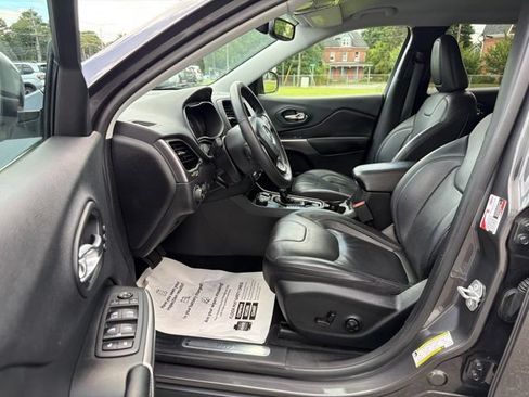 Used 2019 Jeep Cherokee Limited AWD/4WD image 13