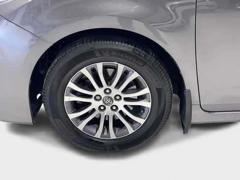 Used 2020 Toyota Sienna XLE image 35