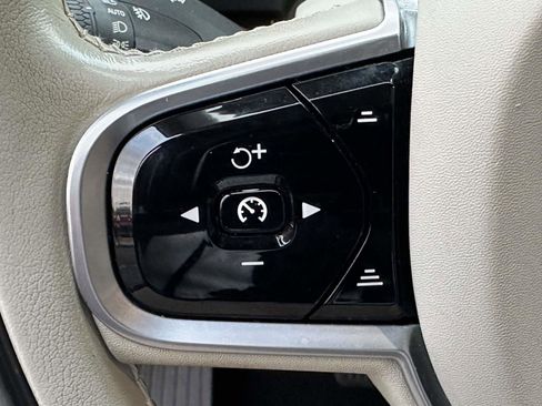 Used 2019 Volvo XC90 T6 Momentum w/ Advanced Package image 22