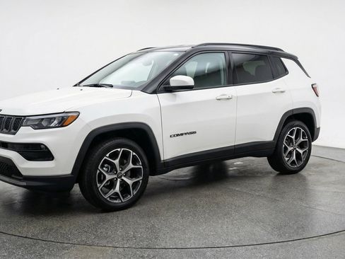Used 2025 Jeep Compass Limited AWD/4WD image 3