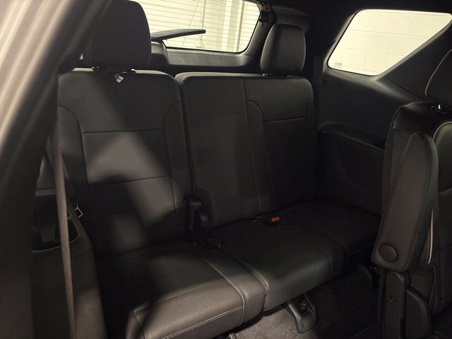 Used 2023 Chevrolet Traverse Premier FWD image 39