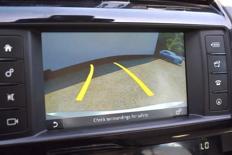Used 2017 Jaguar XE Premium RWD image 21