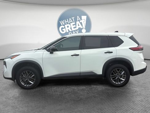Used 2024 Nissan Rogue S AWD/4WD image 7