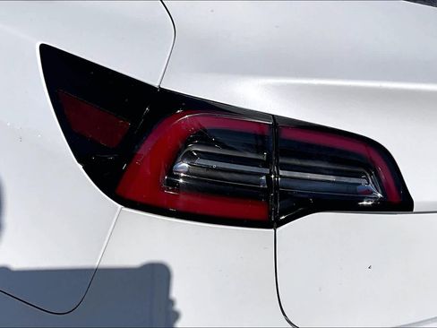 Used 2018 Tesla Model 3 Long Range image 28