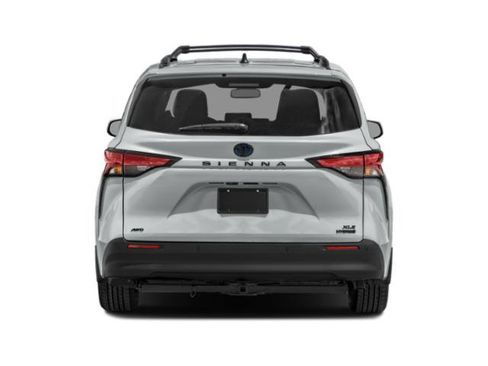 Used 2024 Toyota Sienna XLE Woodland Edition image 5