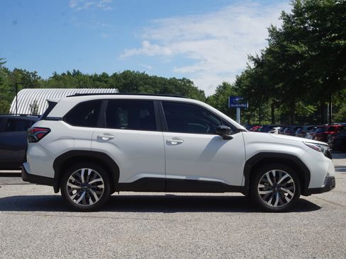 Used 2025 Subaru Forester Touring AWD/4WD image 4