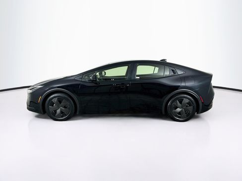 Used 2024 Toyota Prius LE FWD image 4