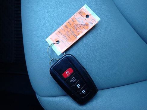 Certified 2023 Toyota Highlander XLE image 30