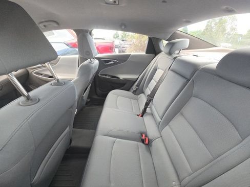Used 2017 Chevrolet Malibu Hybrid w/ Driver Confidence Package FWD image 4
