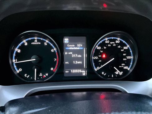 Used 2018 Toyota RAV4 LE image 23