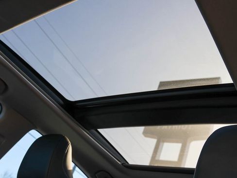 Used 2022 Toyota Camry XSE image 11