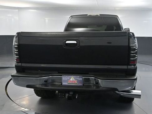 Used 2004 GMC Sierra 2500 SLT w/ Heavy-Duty Power Package image 6