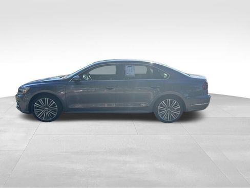 Used 2017 Volkswagen Passat 1.8T SEL Premium FWD image 3